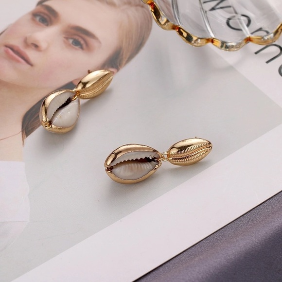 Trendy Gold shells earrings π - Picture 2 of 7